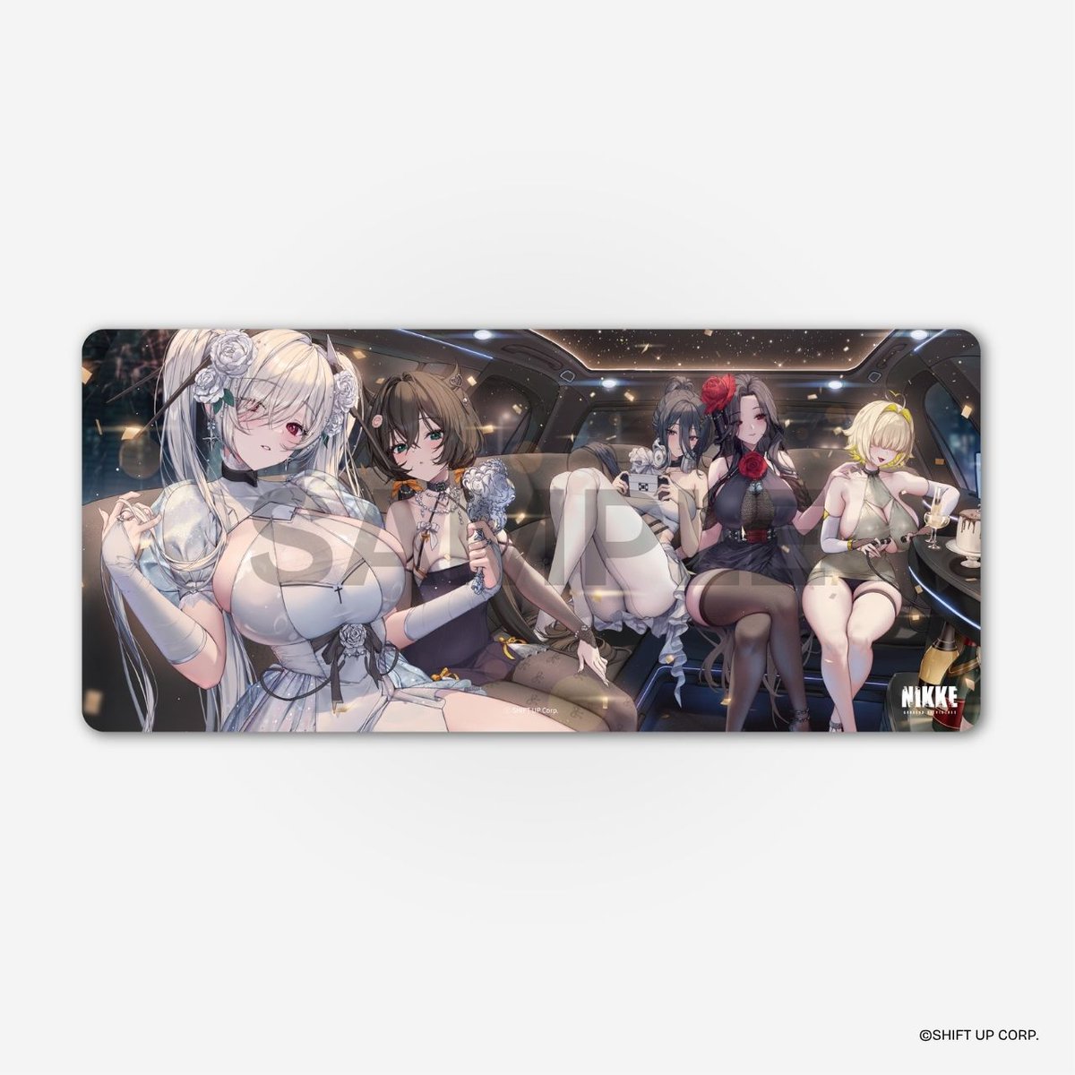 MEGANIKKESTORE's tweet image. 【メガニケストアオンライン】
🌟韓国直輸入商品🌟
指揮官様のPC作業を #ニケ 達が応援!
900mm×400mmの大判サイズなので1枚デスクに飾るだけで抜群の存在感!
実用品としてもお部屋のインテリアとしても #NIKKE の世界観を空間全体に広げてくれるアイテムです!
「集合:PARTY」の絵柄には…