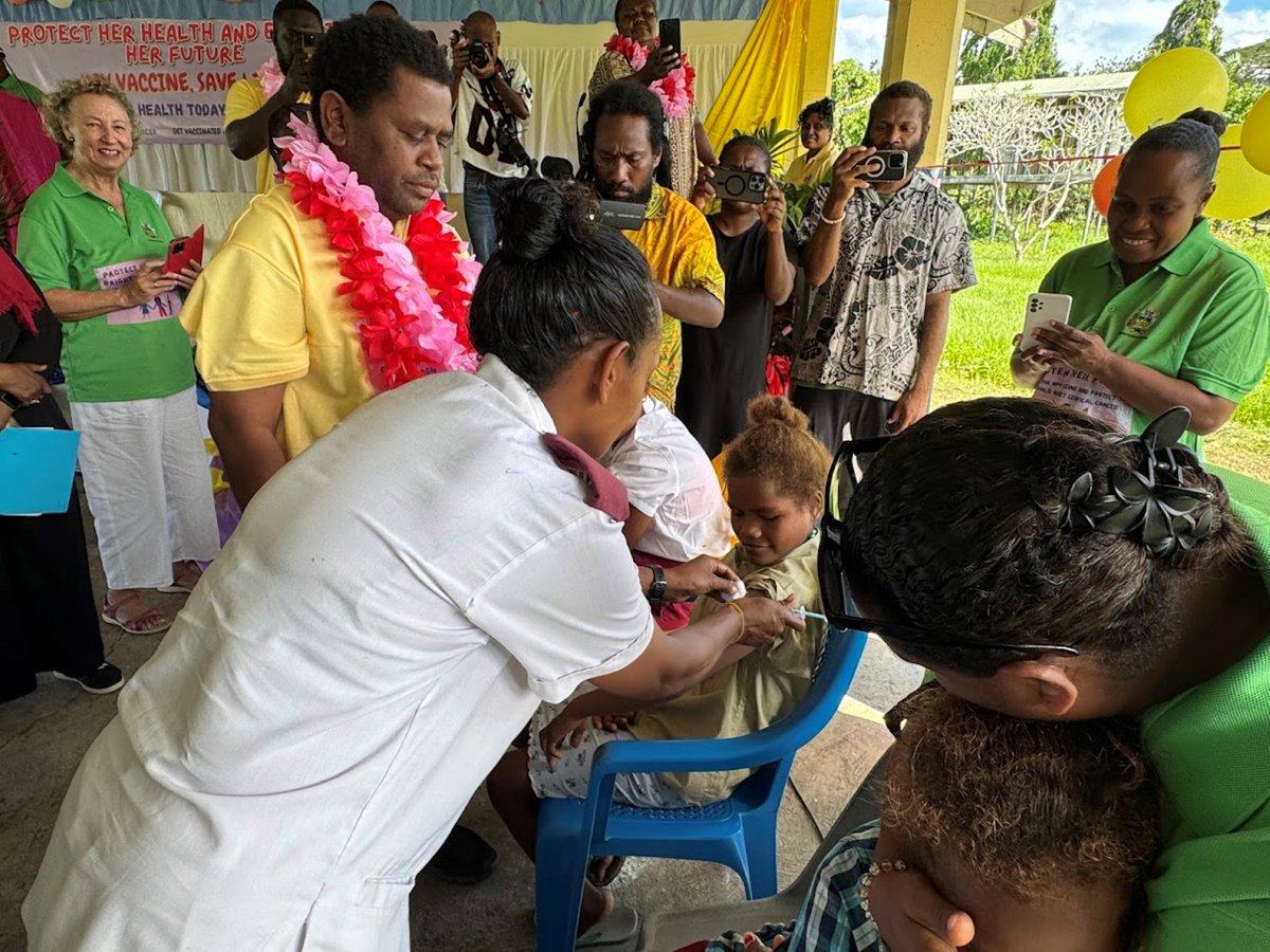 WHOWPRO's tweet photo. A milestone for women’s health in #SolomonIslands! 🎉

@WHO joined the 🇸🇧 Ministry of Health and Medical Services on its official launch of the #HPV vaccination Big Catch-Up. The campaign aims to protect girls aged 9-14 against #CervicalCancer - the most common cancer affecting women in the country.

📍 Nguvia Secondary School was the proud host of this life-saving campaign launch, joined by partners including the Australian High Commission @AusHCSols, the British High Commission @BHCHoniara, @gavi, PATH, and @UNICEF. 

📷WHO / Ruel Serrano