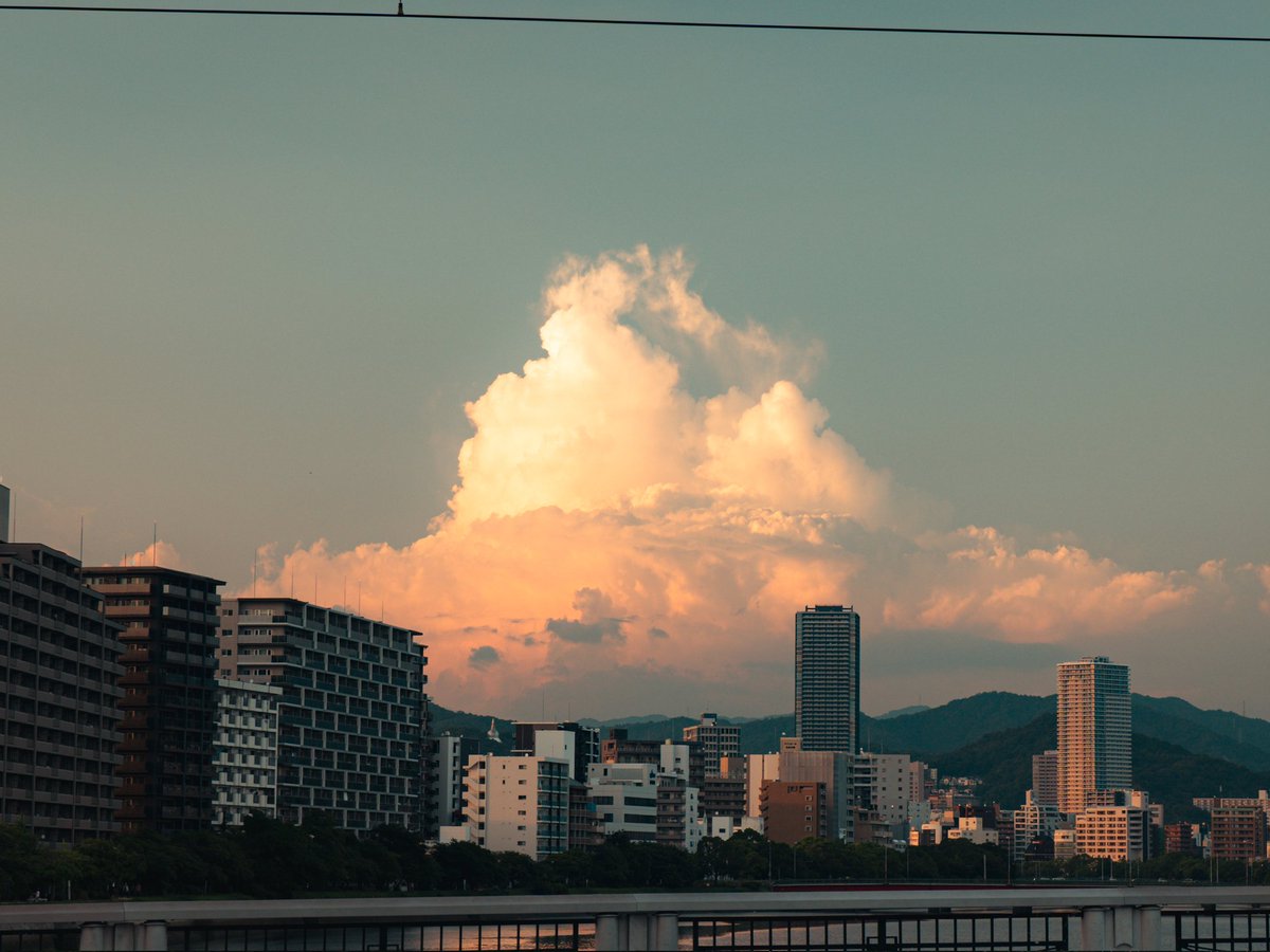 tensei_camera's tweet image. 広島Days📸

それ、父さんが飛行船から撮った写真なんだ📷️
#広島県 #雲 #空 #lumix
