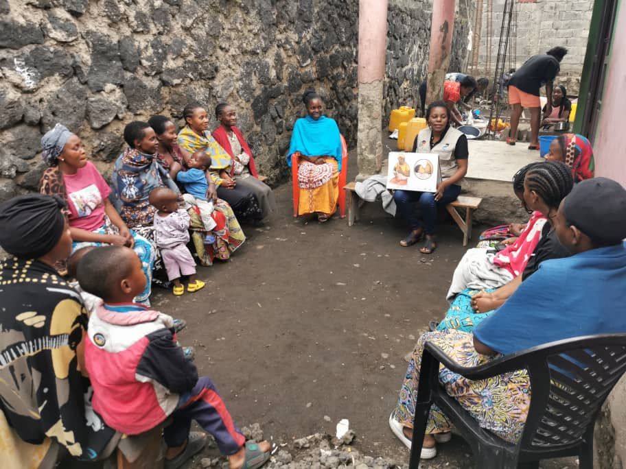 avsi_drcongo's tweet image. #NordKivu!
Comment bien nourrir un enfant dès le plus jeune âge ?
À #Goma,14 mamans ont appris l’importance de l’allaitement, la bonne position pour allaiter et le règle d’hygiène, grâce au soutien de la Conférence Épiscopale Italienne.
@FondazioneAVSI #SantéDesEnfants #AVSI