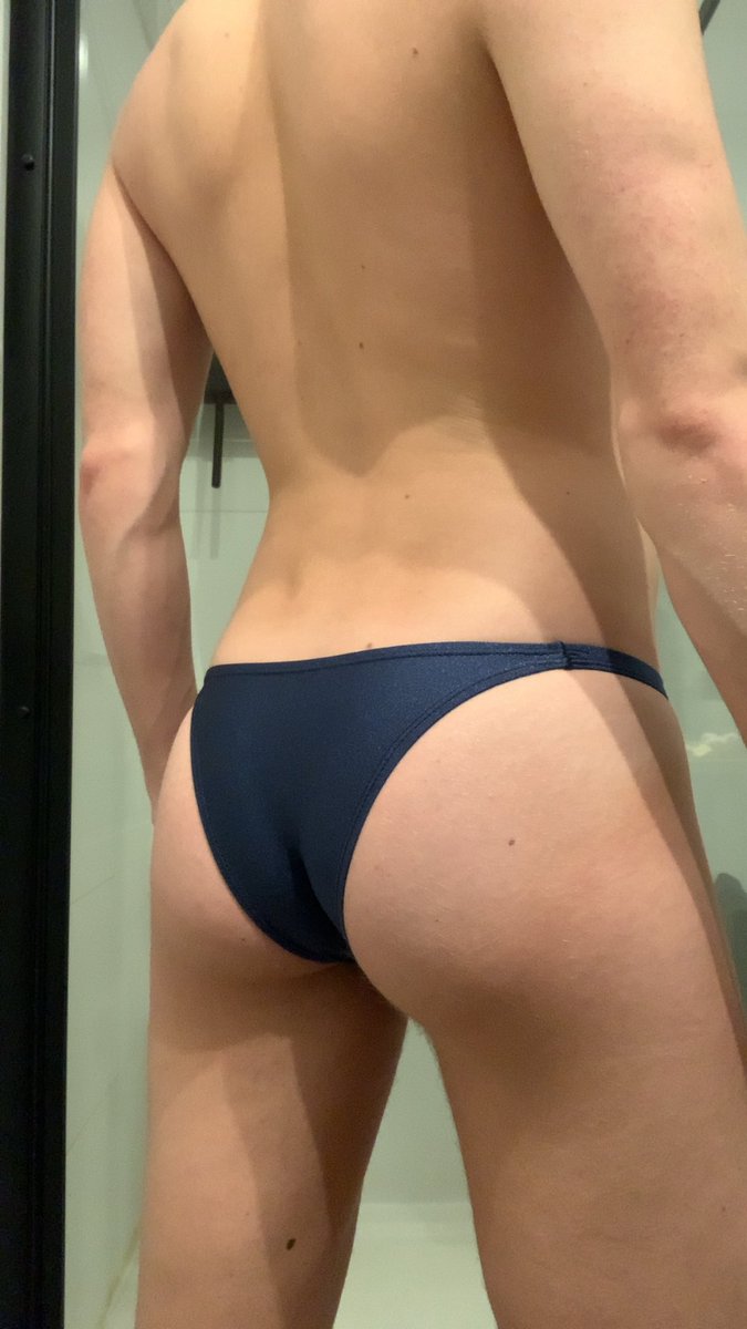 I bet these skimpy speedos make you wet 😏