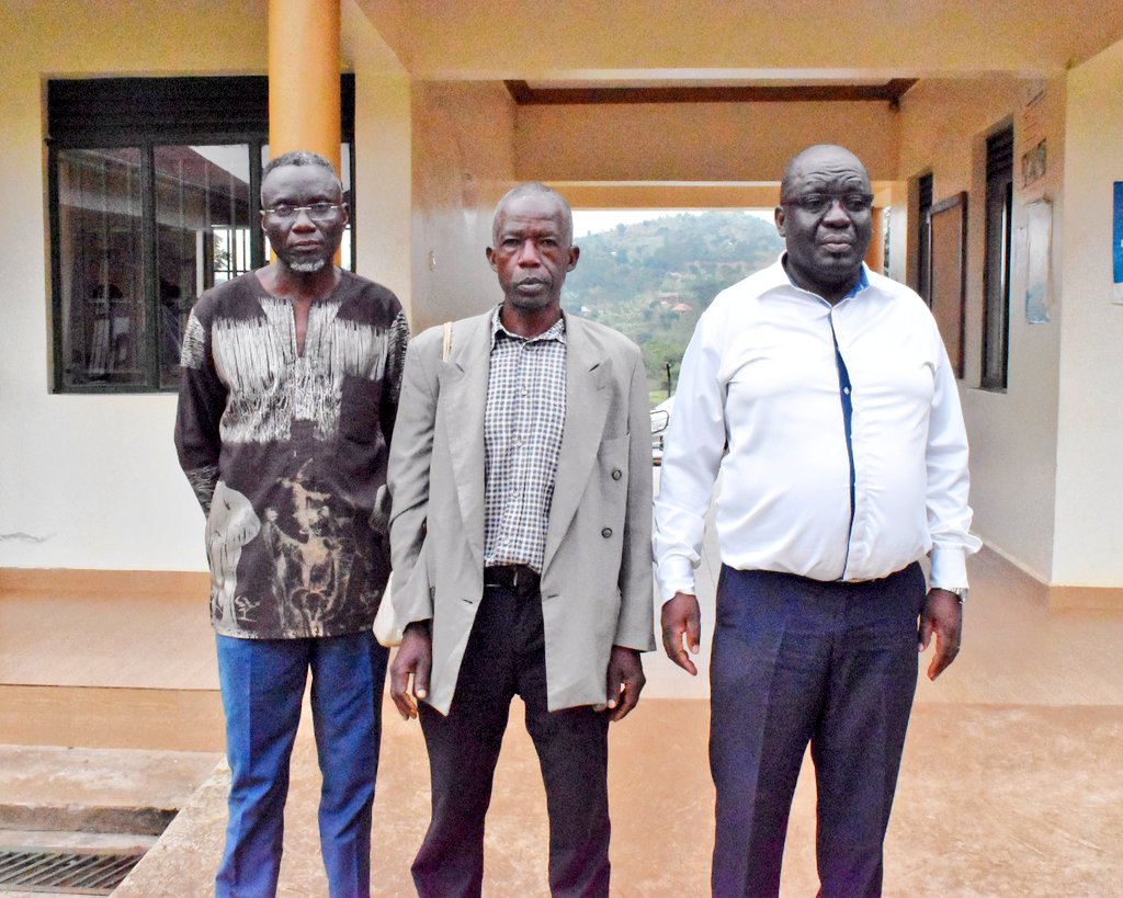 AntiGraft_SH's tweet image. BUTAMBALA SENIOR DISTRICT OFFICIALS CHARGED FOR STEALING FUEL MEANT FOR ROAD WORKS UNDER THE UGX 1 BILLION MAINTENANCE GRANT
@AntiGraft_SH working with @CID1_UG and @ODPPUGANDA have arraigned 4 Butambala District Officials before the Butambala Chief Magistrates Court on charges…
