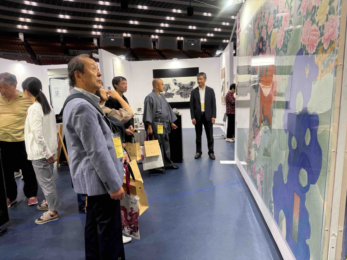 Ningbo artists' grand "Dream of the Red Chamber" series is on display at Expo 2025 Osaka! Real-life proportions &amp; classic scenes bring the story to life. Don't miss this cultural feast! #RedChamberArt #OsakaExpo2025 #CulturalExchange