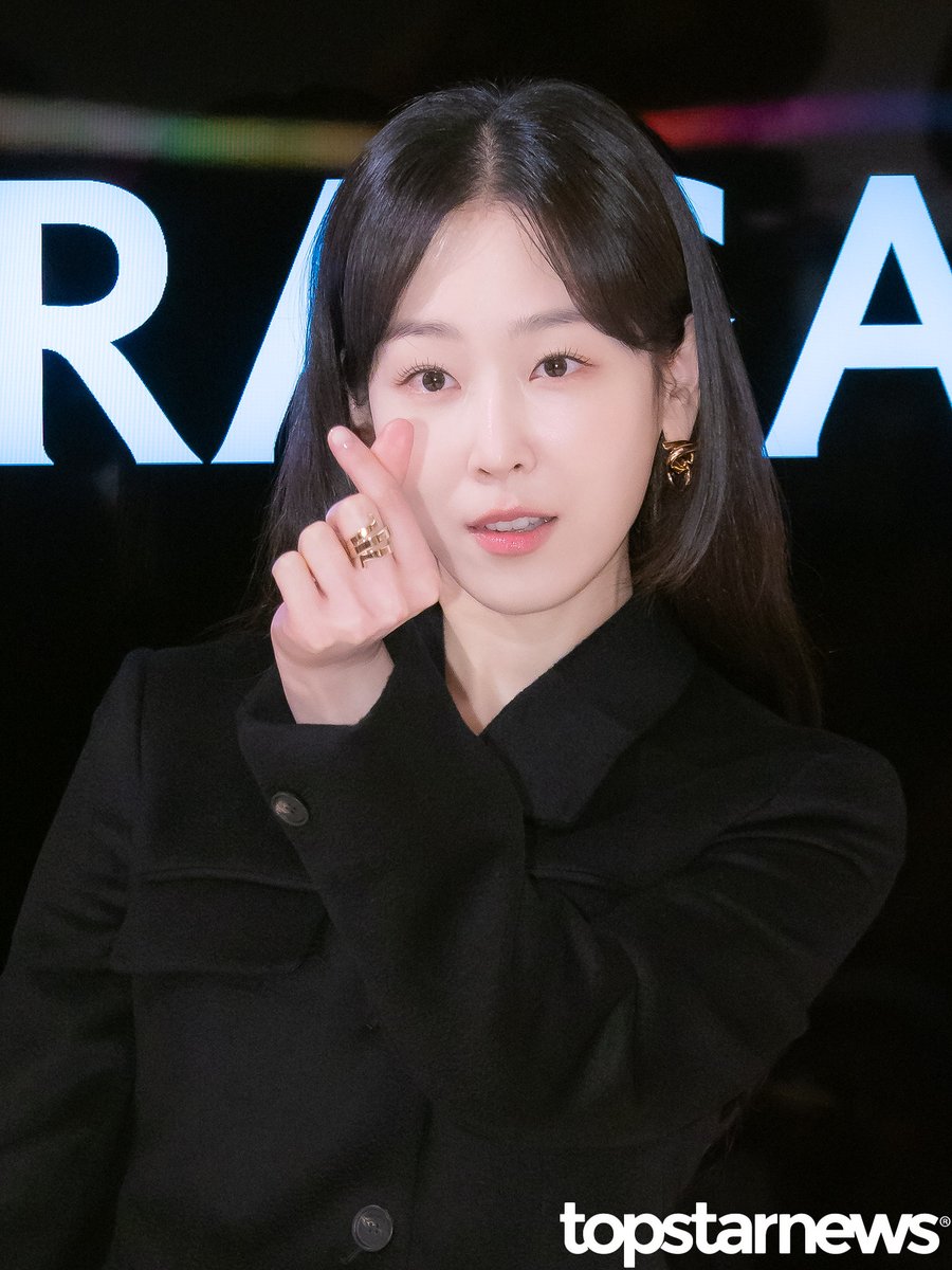 2_27MHz's tweet photo. 진짜 톱스타뉴스에 홈마있는것같음
몽글몽글...? 뽀용뽀용....?
여튼 다른 사진들이랑은 차원이 다름 https://t.co/MgTCv4eybv
