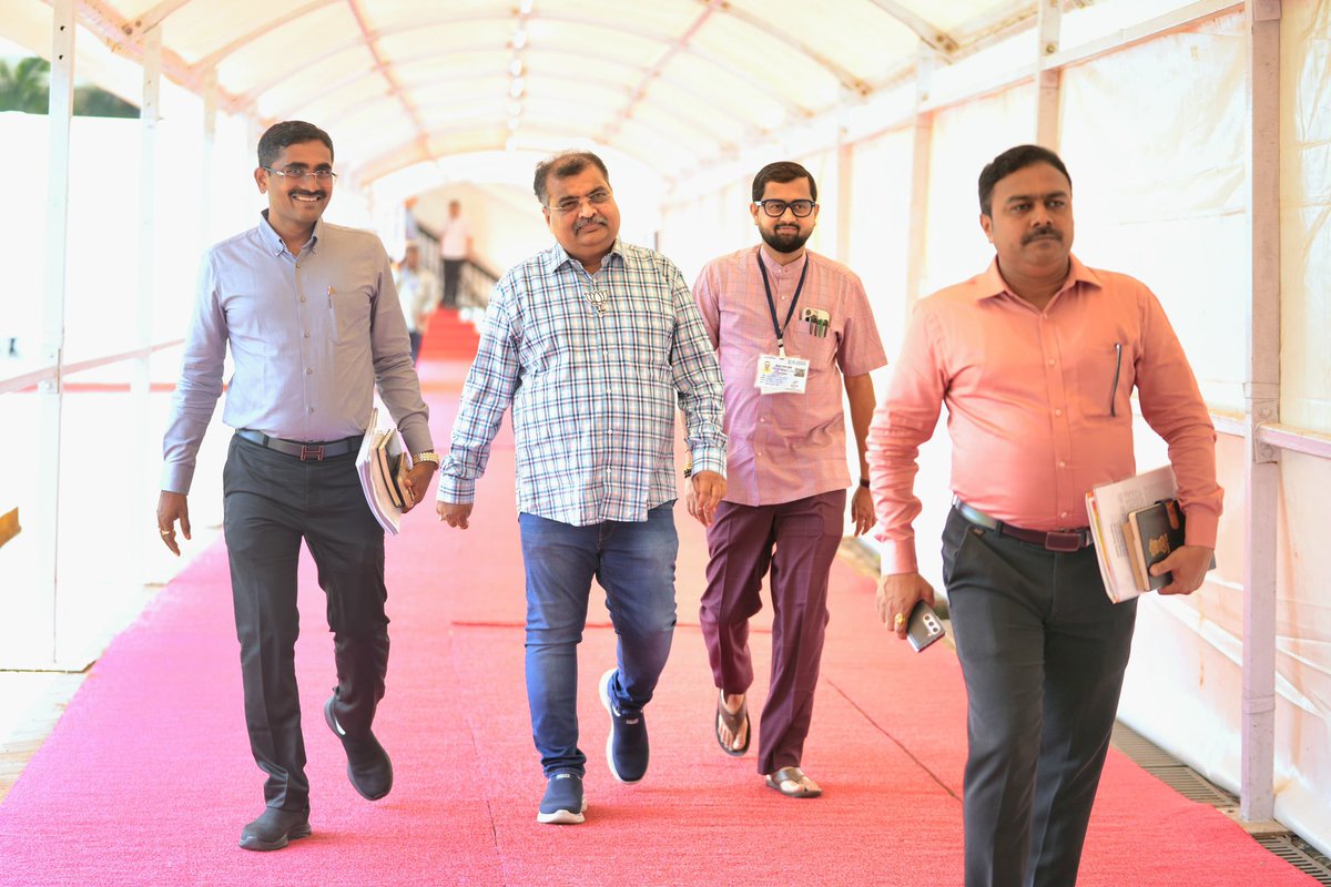 RaviDadaChavan's tweet image. महाराष्ट्र विधिमंडळाचे पावसाळी अधिवेशन 
तिसरा आठवडा, शेवटचा दिवस

#Maharashtra #VidhanBhavan #Mumbai #MonsoonSession2025 #BJP4Maharashtra #AaplaRavi