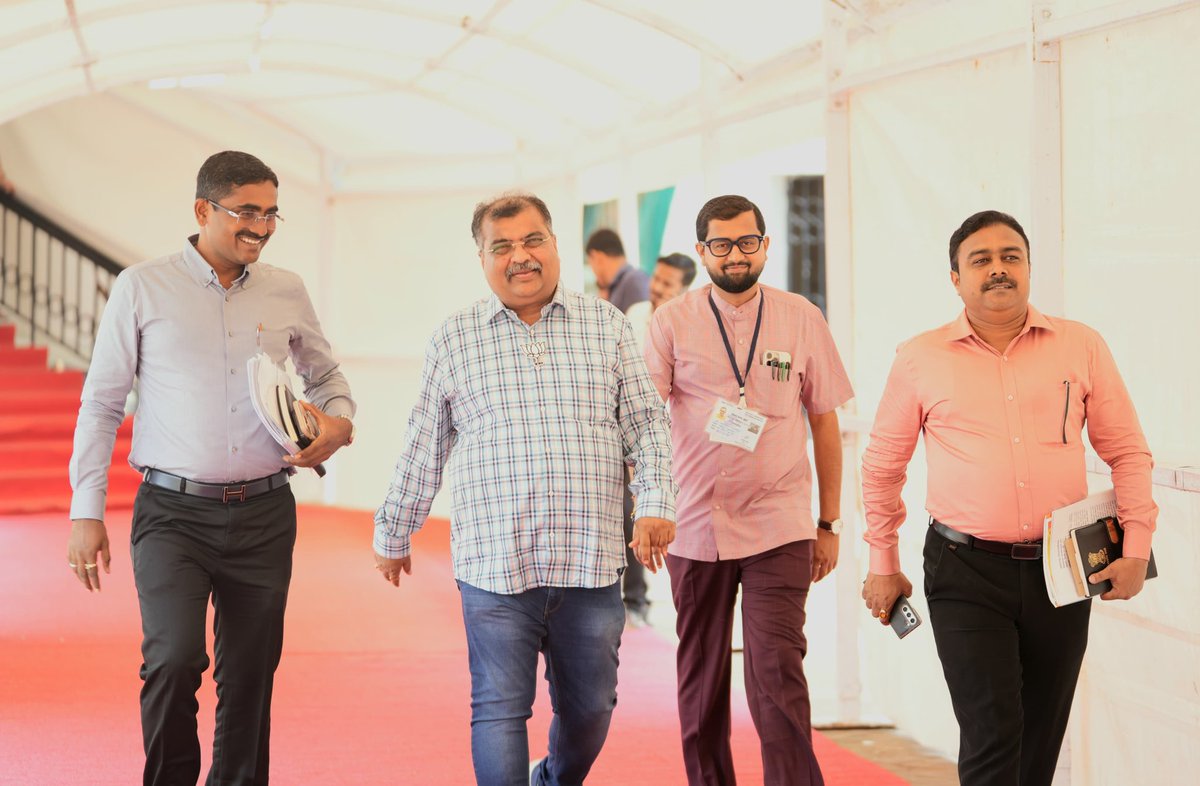 RaviDadaChavan's tweet image. महाराष्ट्र विधिमंडळाचे पावसाळी अधिवेशन 
तिसरा आठवडा, शेवटचा दिवस

#Maharashtra #VidhanBhavan #Mumbai #MonsoonSession2025 #BJP4Maharashtra #AaplaRavi