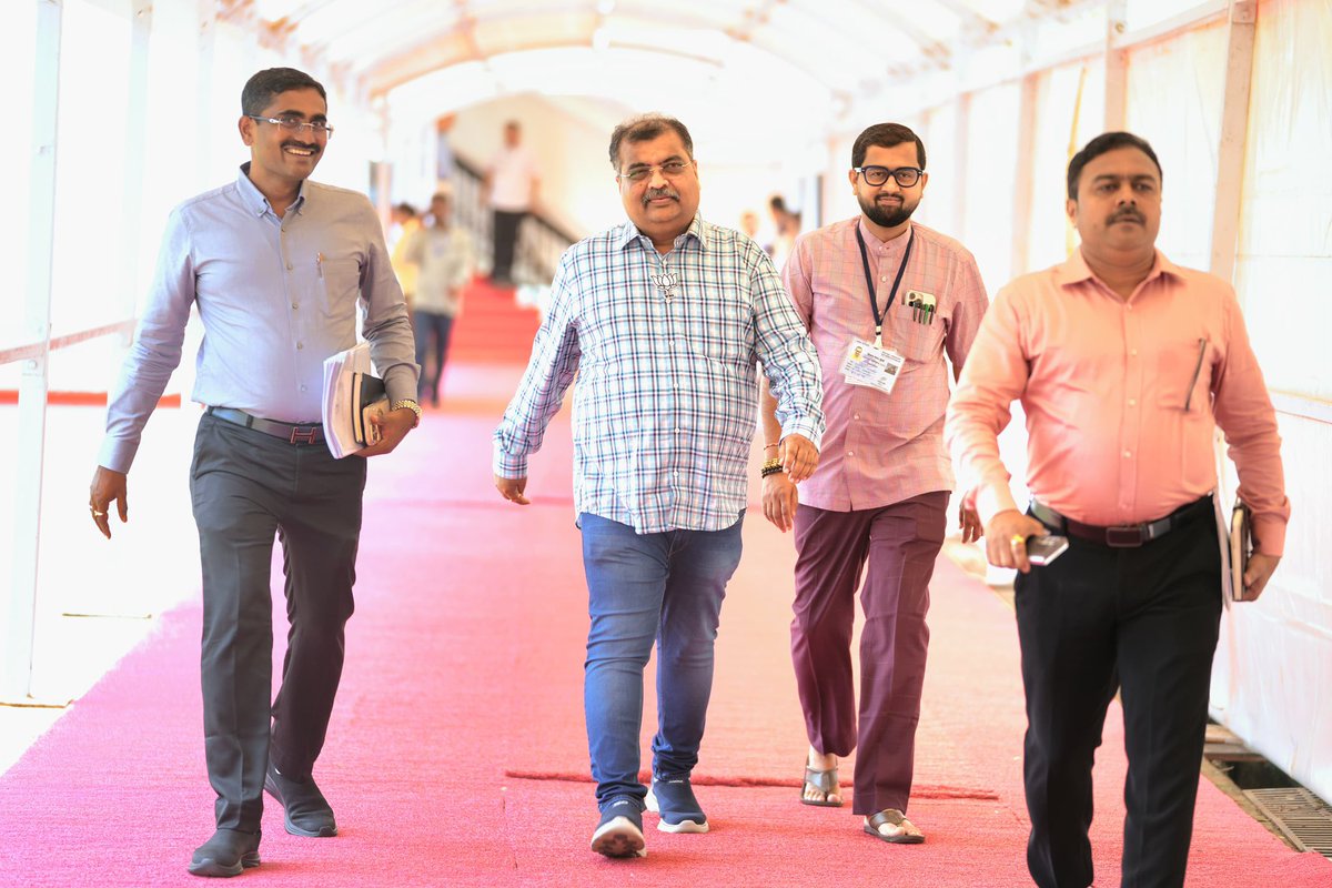 RaviDadaChavan's tweet image. महाराष्ट्र विधिमंडळाचे पावसाळी अधिवेशन 
तिसरा आठवडा, शेवटचा दिवस

#Maharashtra #VidhanBhavan #Mumbai #MonsoonSession2025 #BJP4Maharashtra #AaplaRavi