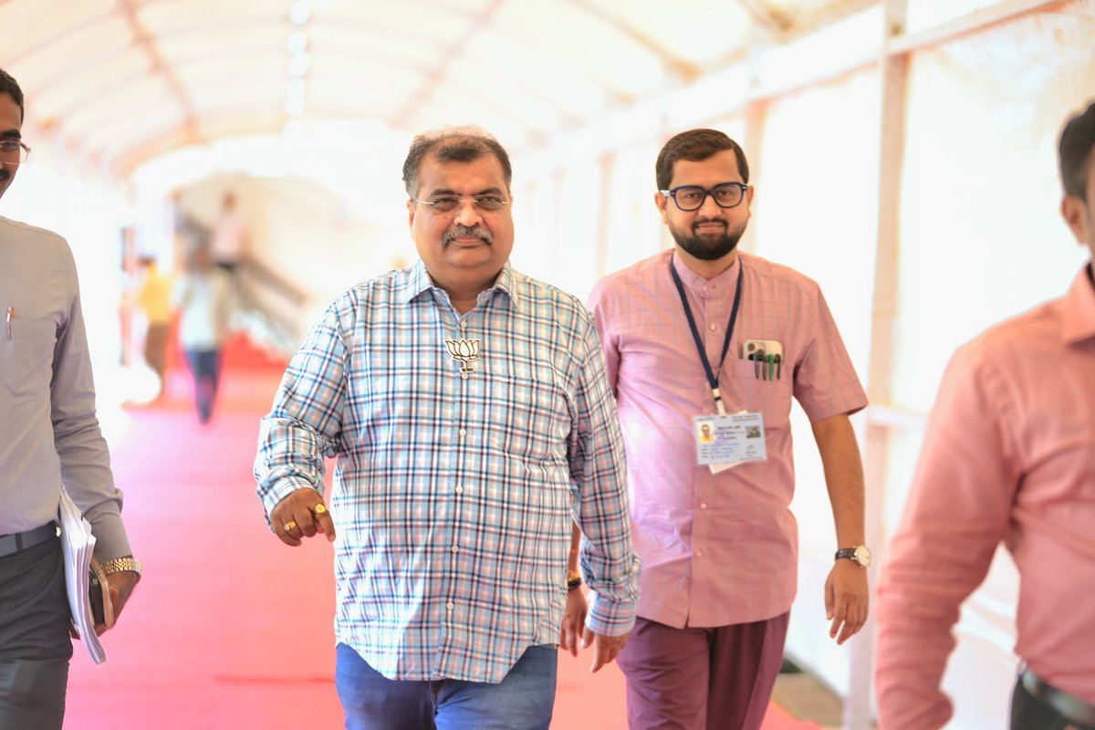 RaviDadaChavan's tweet image. महाराष्ट्र विधिमंडळाचे पावसाळी अधिवेशन 
तिसरा आठवडा, शेवटचा दिवस

#Maharashtra #VidhanBhavan #Mumbai #MonsoonSession2025 #BJP4Maharashtra #AaplaRavi