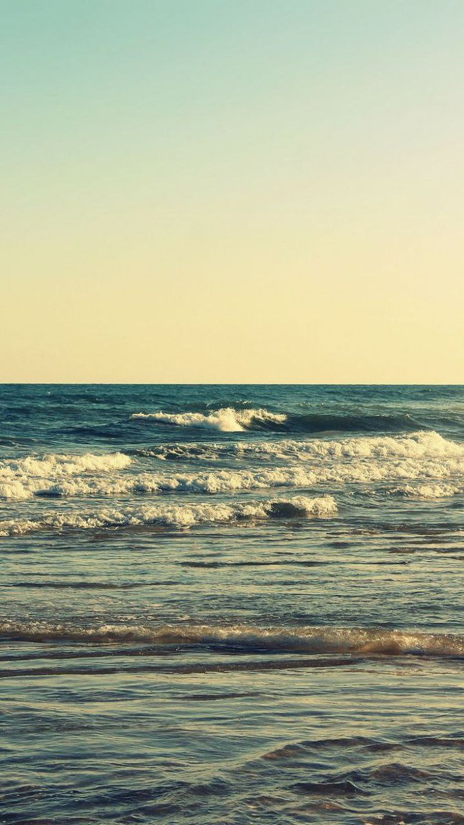 " ضَع الحدود ، فـ ليس الجميع يستحق 
أجواءك ، "]

#ﮩℳﮩ✍