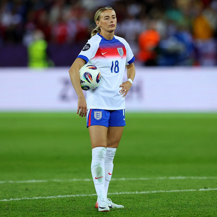 EnglandFootball's tweet image. Pressure, what pressure?
@chloekelly was made for the moment! 🌟