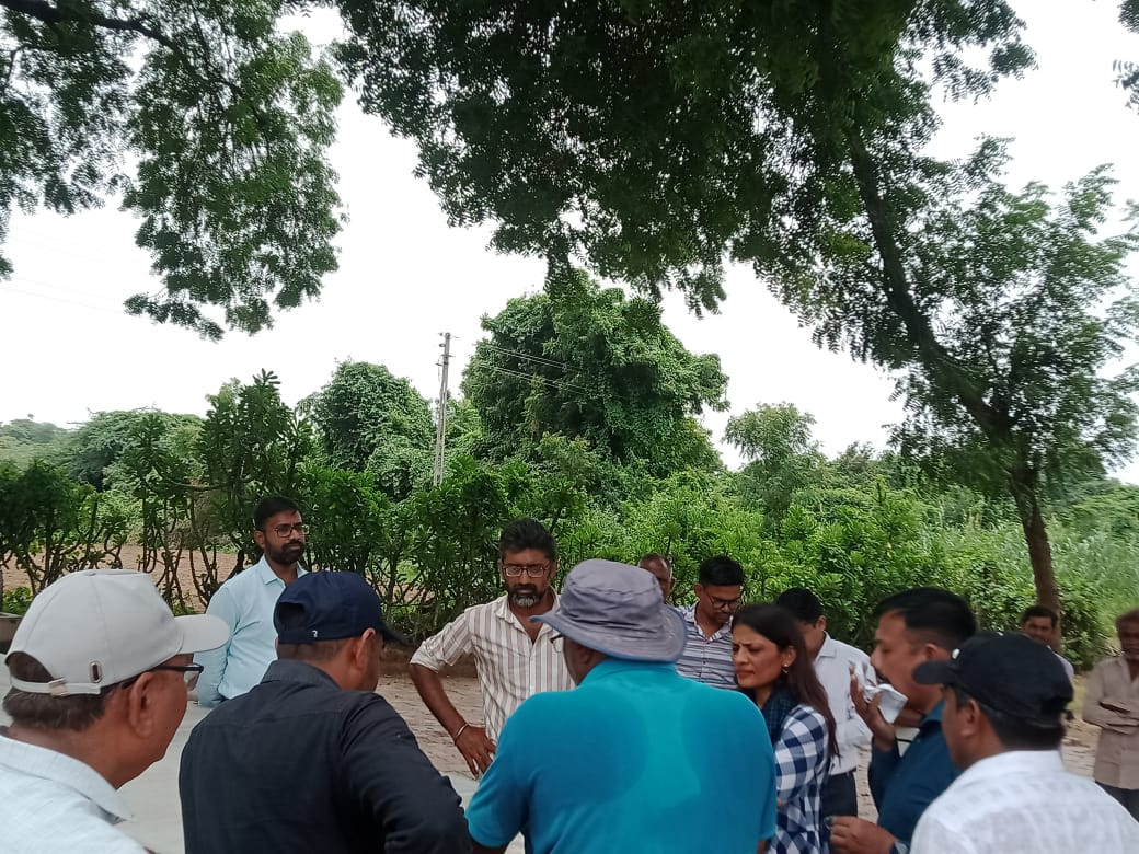 District Magistrate & Collector Mahisagar (@collectormahi) on Twitter photo આજરોજ મહીસાગર જિલ્લાના બાલાસિનોર તાલુકાના બળિયાદેવ, બોડોલી અને કરણપુર ગામની મુલાકાત લીધી પ્રાથમિક શાળા તથા ગ્રામ પંચાયતની તપાસણી કરવામાં આવી તથા ગ્રામજનોને સરકારી યોજનાના લાભોની જાણકારી આપી ગામની સમસ્યાઓ અંગે ચર્ચા કરવામાં આવી. <a href="/CMOGuj/">CMO Gujarat</a> <a href="/JayantiRavi/">Jayanti Ravi</a> <a href="/revenuegujarat/">Revenue Dep. Gujarat</a> <a href="/infomahisagar/">Info Mahisagar GoG</a> આજરોજ મહીસાગર જિલ્લાના બાલાસિનોર તાલુકાના બળિયાદેવ, બોડોલી અને કરણપુર ગામની મુલાકાત લીધી પ્રાથમિક શાળા તથા ગ્રામ પંચાયતની તપાસણી કરવામાં આવી તથા ગ્રામજનોને સરકારી યોજનાના લાભોની જાણકારી આપી ગામની સમસ્યાઓ અંગે ચર્ચા કરવામાં આવી. <a href="/CMOGuj/">CMO Gujarat</a> <a href="/JayantiRavi/">Jayanti Ravi</a> <a href="/revenuegujarat/">Revenue Dep. Gujarat</a> <a href="/infomahisagar/">Info Mahisagar GoG</a>