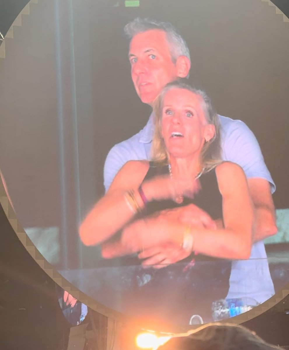 Ayer los entrevistó el New York Times y les preguntaron que si no sentían mucha vergüenza haber sido descubiertos, a lo que respondieron:

—Más vergüenza nos daría ser petristas.