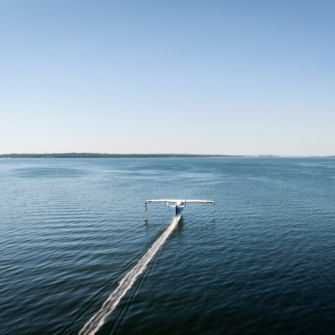 regentcraft's tweet image. Foiling Fridays at @regentcraft 🏄🌊Our full-scale Seaglider prototype is practicing her moves up on hydrofoils in Narragansett Bay — a major milestone on our path toward flight later this summer.