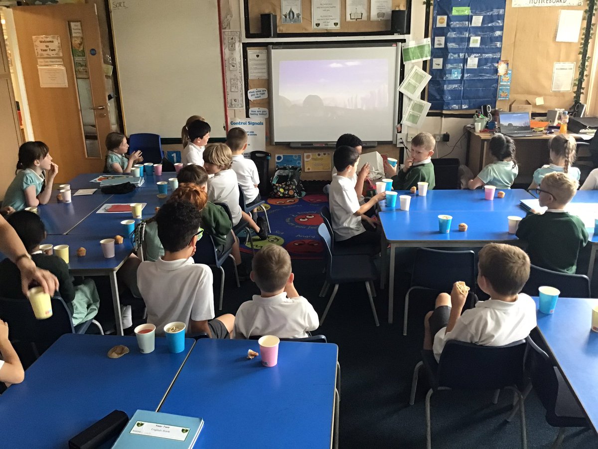 Year Two are ending an amazing year with a movie, popcorn, cake and juice party! You’ve all worked so hard and it has been a pleasure to teach you all. 🎥 🍿
