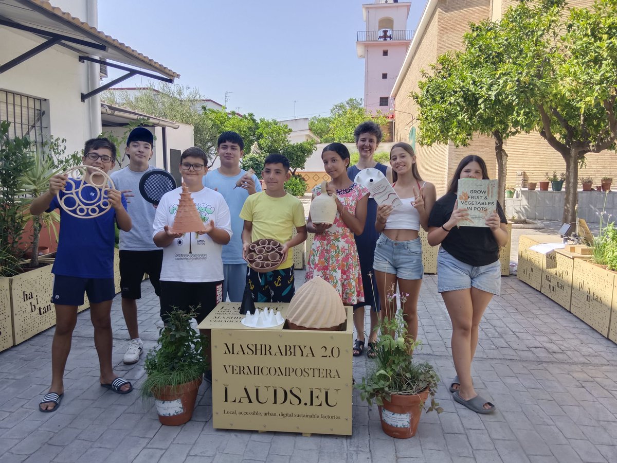Cierre del curso en Proyecto Lauds. Contamos como sembramos, desayuno especial y hablamos sobre como regenerar huertos urbanos.
Gracias <a href="/Nomad_Garden/">NOMAD GARDEN</a> <a href="/fablabsevilla/">fablab sevilla</a> por otro curso lleno de experiencias enriquecedoras.
<a href="/FundlaCaixa/">Fundación ”la Caixa”</a> <a href="/CaritasSevilla/">Cáritas Sevilla ✳️</a> <a href="/Educo_ONG/">Educo</a>  #CaixaProinfancia