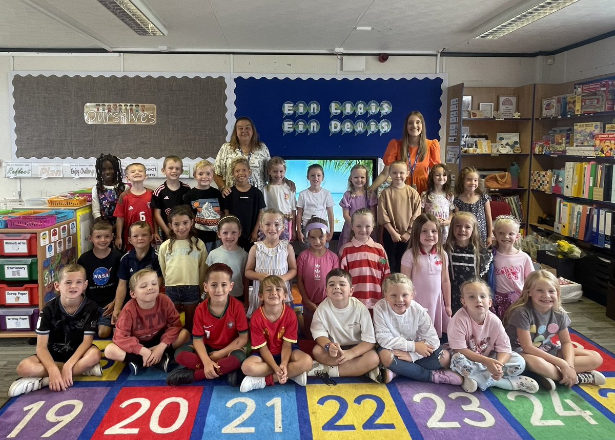 SwissValleyCP's tweet image. Wishing all the children in Blwyddyn 1 a fantastic and well-deserved Summer Holiday! ☀️ Thank you all for the wonderful memories we have made this year! It has been an absolute pleasure to be your teacher. What a year we have had! Arbennig!🌟 Diolch yn fawr!