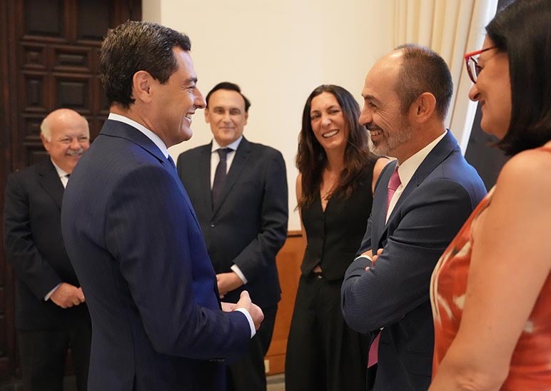 #Educación #Pilas |🧑‍🎓𝐓𝐨𝐦𝐚 𝐝𝐞 𝐩𝐨𝐬𝐞𝐬𝐢𝐨́𝐧 𝐝𝐞𝐥 𝐩𝐢𝐥𝐞𝐧̃𝐨 𝐉𝐨𝐬𝐞́ 𝐑𝐨𝐝𝐫𝐢́𝐠𝐮𝐞𝐳 𝐐𝐮𝐢𝐧𝐭𝐞𝐫𝐨 𝐜𝐨𝐦𝐨 𝐫𝐞𝐜𝐭𝐨𝐫 𝐝𝐞 𝐥𝐚 𝐔𝐧𝐢𝐯𝐞𝐫𝐬𝐢𝐝𝐚𝐝 𝐝𝐞 𝐇𝐮𝐞𝐥𝐯𝐚.
pilas.es/es/actualidad/…