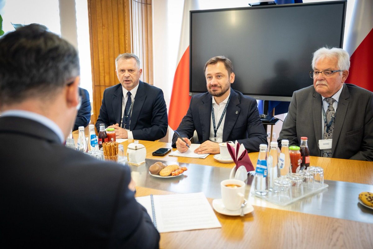 Miszalski_'s tweet image. W Ministerstwie Infrastruktury rozmawiałem dzisiaj z Ministrem @DariuszKlimczak o budowie krakowskiego metra i drodze ekspresowej S7.
To najważniejsze inwestycje, które dotyczą naszego miasta i regionu, które na trwałe zmienią oblicze komunikacyjne metropolii.
Bardzo ważną…