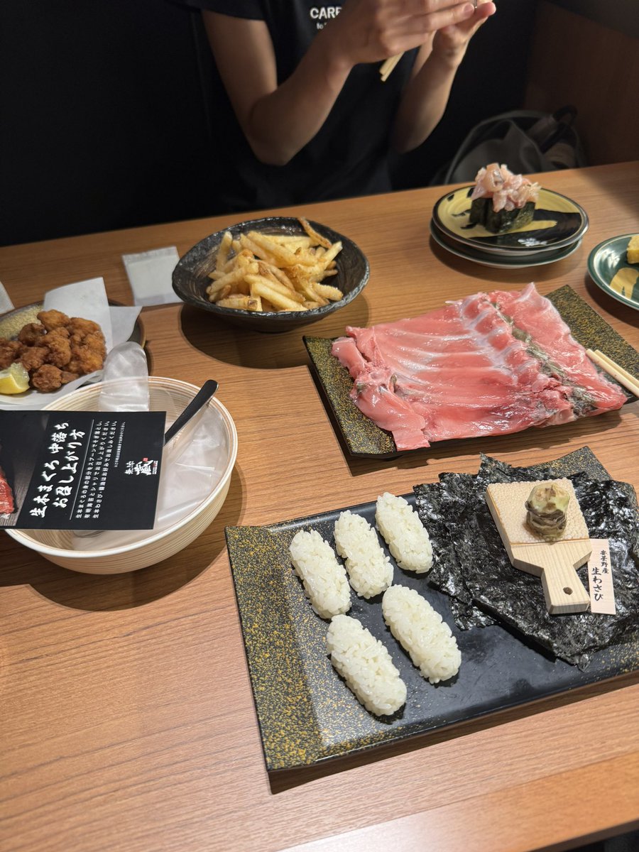 shibuya_EBS's tweet image. 彼女の仕事終わりに待ち合わせ、中目黒の #無添蔵 で出会って一周年記念の晩御飯。スタバで時間調整してから恵比寿の #CHAP へ。プラムBOYとマンゴーのハーフセットを頂く。次にどんな味が来るのかわからない玉手箱を開ける時のようなワクワク感で最後まで楽しめました。ご馳走様。