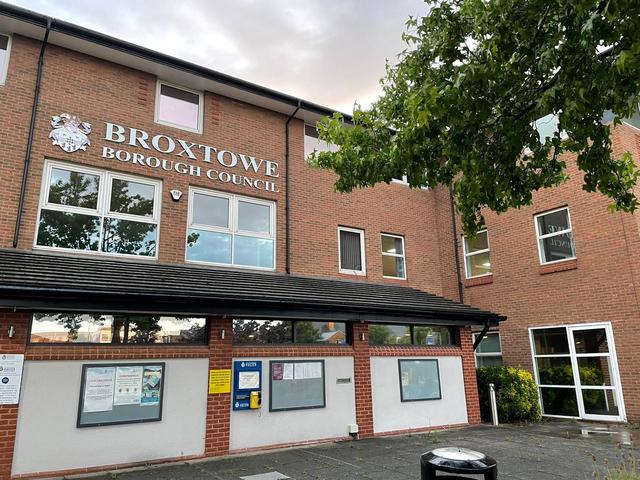 Notts_TV's tweet image. A Broxtowe woman who was hit with a fine for leaving bags of soil in front of her home has criticised a council’s lack of ’empathy’, and said she felt unnecessarily intimated by the action.
🗒️Full story: nottstv.com/broxtowe-woman…