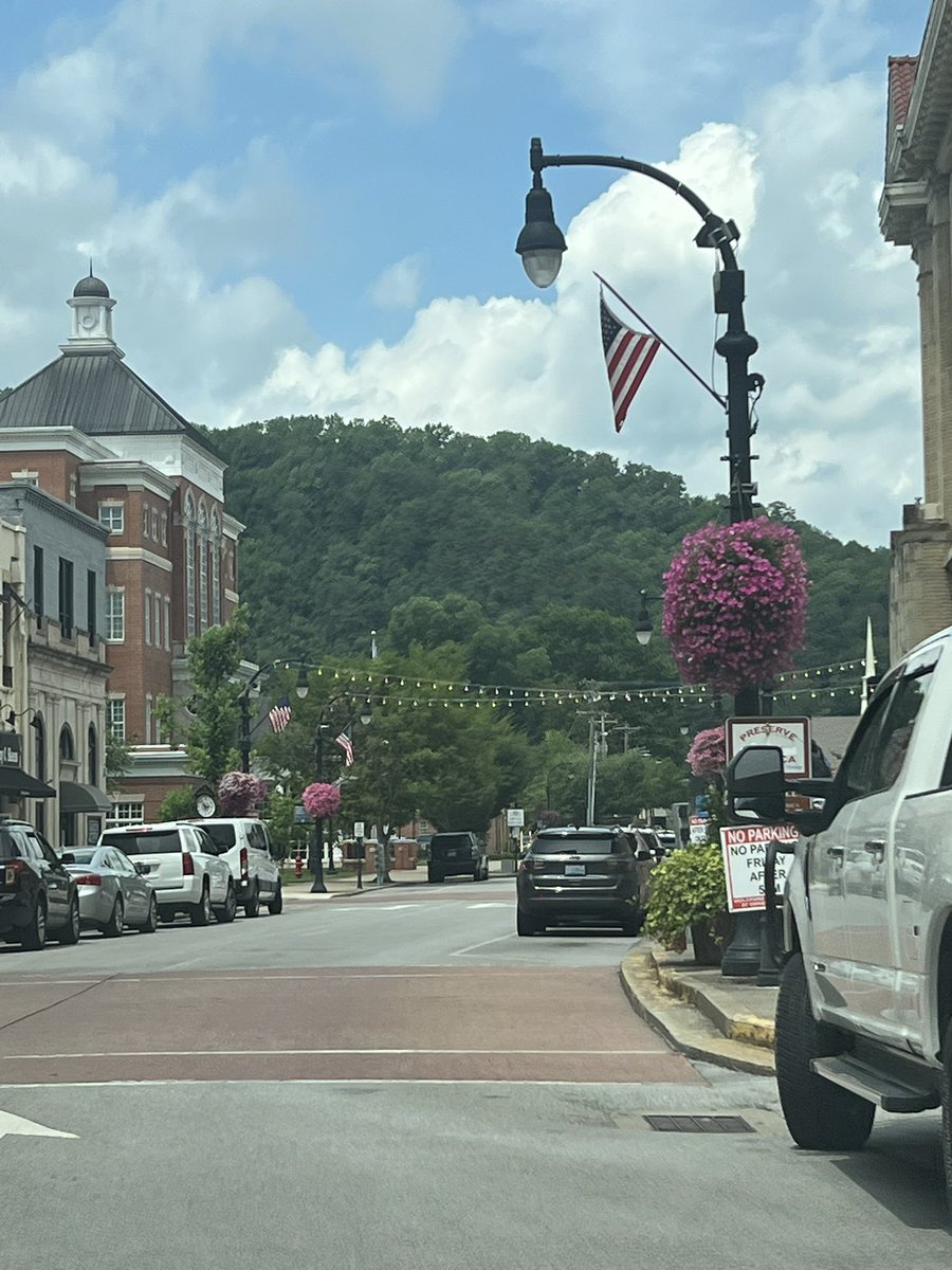 CrystalEBentley's tweet image. The theme of “company towns” came up a few times during Reindustrialize, which was an interesting synchronicity for me.
Last week, my family and I traveled to deep Appalachia for a funeral. It was about 30 miles outside of Pikeville, KY, a town that used to be a coal town. My…