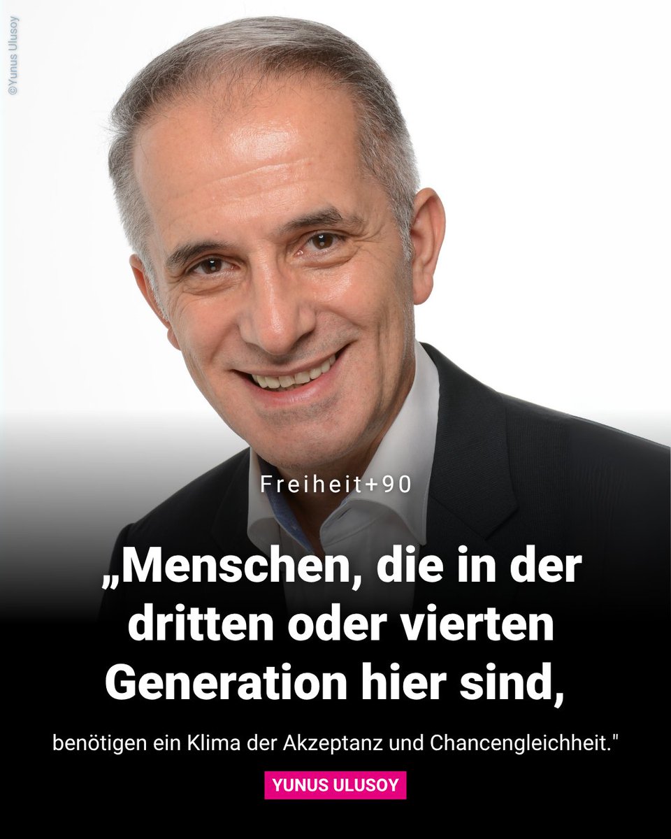 FNFreiheit's tweet image. 🇹🇷 Freiheit+90: Zwischen zwei Welten

Yunus Ulusoy kam 1973 im Alter von neun Jahren nach Deutschland. Geprägt von den Herausforderungen der Gastarbeitergeneration und den Rückkehrkampagnen der 1980er Jahre, entschied er sich für Wirtschaftswissenschaften – immer mit dem Gedanken…