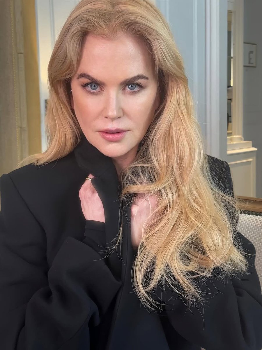 nkidmanbr's tweet image. Nicole Kidman nos bastidores da campanha de Inverno/25 da marca Balenciaga.
📸 Wendy Rowe