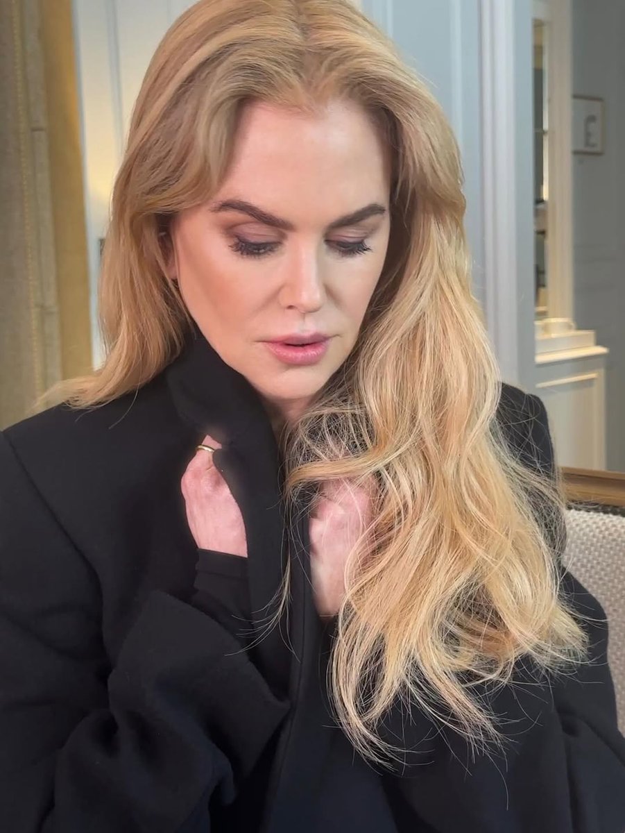 nkidmanbr's tweet image. Nicole Kidman nos bastidores da campanha de Inverno/25 da marca Balenciaga.
📸 Wendy Rowe