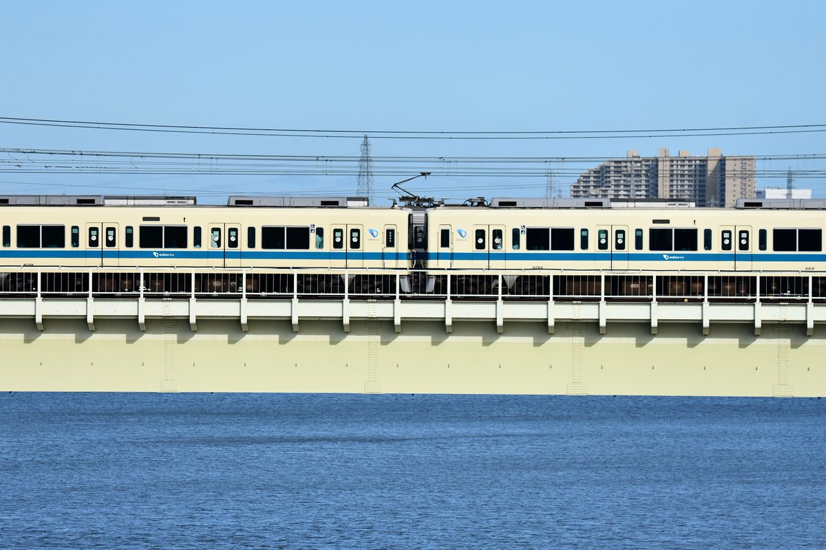 EXPYEXPY's tweet image. 今注目の高そうな8058F+8260F、8064F+3254F、8051F+3261Fがそれぞれ多摩川を渡る所を撮影。特に8051Fの相方が久しぶりの3000形となり数年前の当たり前の姿が戻ってきたような感じ。ピカピカになって戻ってきた8064Fも来てくれたので良かった。