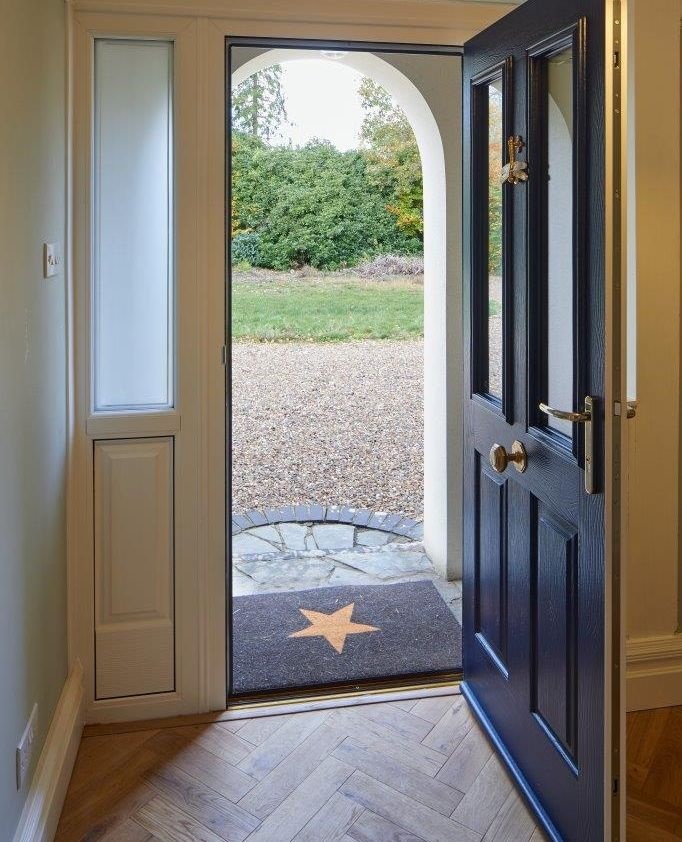 Choosing the colour of your front door can be a tough decision to make than you think. We chose this beautiful French Navy for now with gold accesories. . . what would be your go to?⁠
⁠