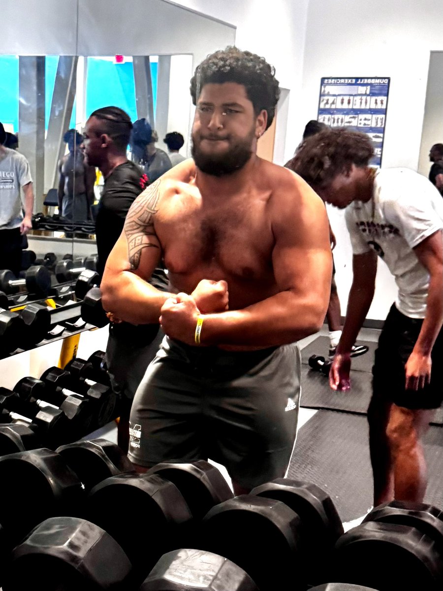 jullian58's tweet image. As summer comes to an end, I’m feeling GREAT! 6’4 290 OL SD Mesa CC〽️ *Full Qualifier* #skolymps