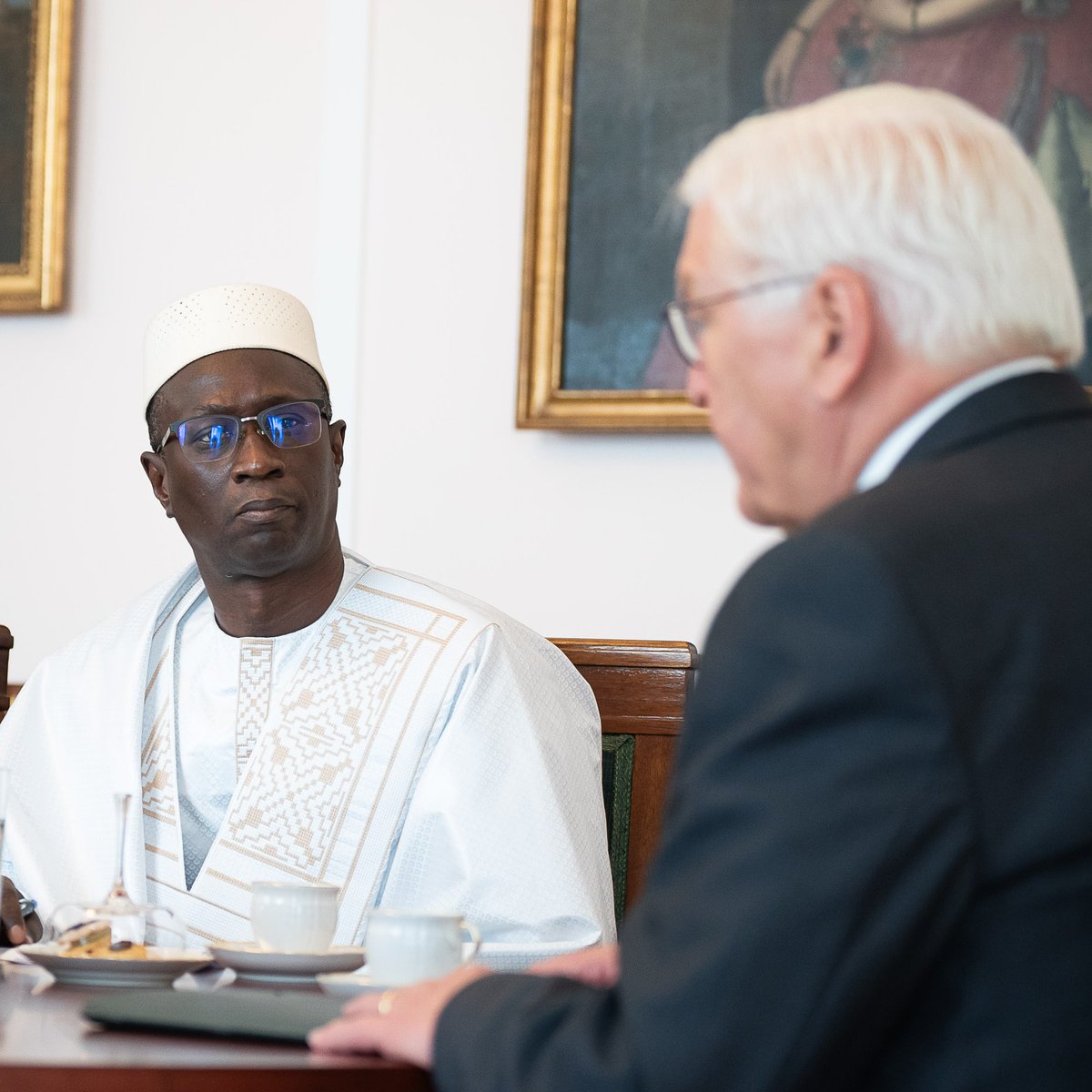 BPrSprecherin's tweet image. Willkommen in Berlin, Exzellenzen! BPr #Steinmeier hat heute die zukünftigen Botschafterinnen & Botschafter der Republik Angola, der Slowakischen Republik und der Republik Senegal zur Übergabe ihrer Beglaubigungsschreiben empfangen. Viel Erfolg bei Ihrer wichtigen Arbeit!