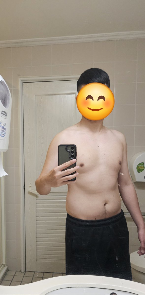 健身完臭臭，偷縮肚子