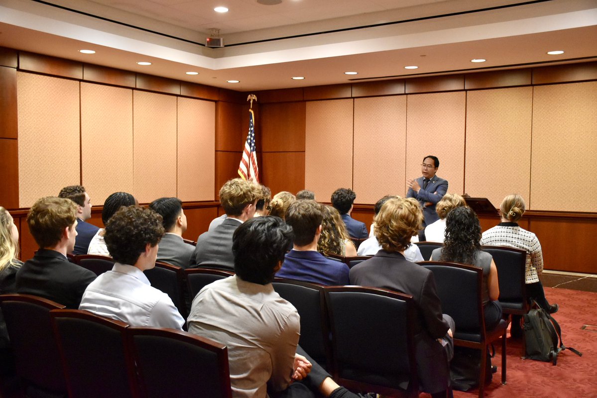 SenatorAndyKim's tweet image. I had the opportunity to meet with students from my alma mater, @UChicago, who are interning in DC this summer.
It was great to connect with smart, insightful young leaders and to hear what's been on their minds.