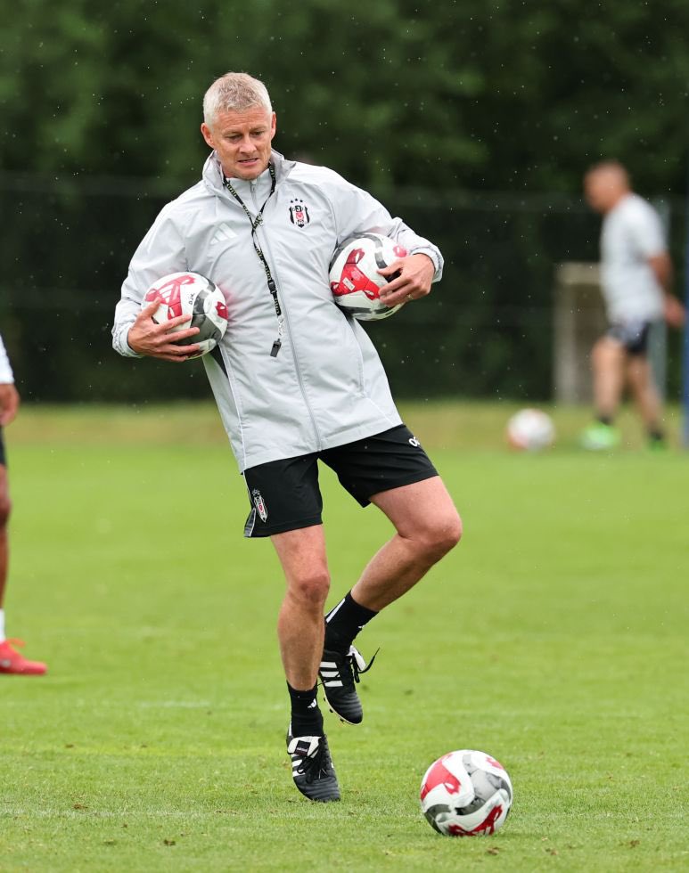 🔥Beşiktaş'ta, takımdan gönderilmeye aday isimler. 

◼️ Emrecan Uzunhan
◼️ Tayyip Talha 
◼️ Elan Ricardo 
◼️ Emrecan Terzi 
◼️ Salih
◼️ Onana
◼️ Hadziahmetovic 
◼️ Musrati
◼️ Bakthiyor

📰DHA