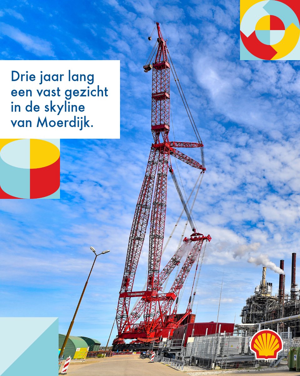 Shell_Moerdijk's tweet image. Je kon ’m niet missen: drie jaar lang stond de Mammoet-kraan 🏗️ als een reus in de skyline van Moerdijk.

Hij tilde acht nieuwe fornuizen op hun plek, tot op de millimeter nauwkeurig. Nu zit zijn taak erop en wordt hij afgebouwd. 👋 

🔗 Lees meer over deze reus:…