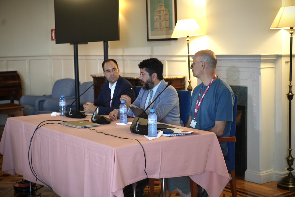 SEDIAgob's tweet image. Concluye el curso de @mintradigital en la @UIMP profundizando sobre la apuesta de una IA ética que proteja los valores Europeos
El Sandbox de IA y la puesta en marcha de la @agenciaAESIA han sido ejemplos de los avances de la @SEDIAgob en gobernanza, innovación e inclusividad