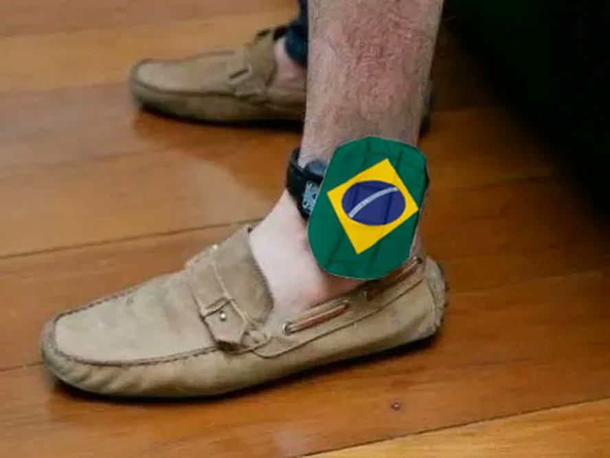 sensacionalista's tweet image. Trump proíbe comércio de capinha de tornozeleira eletrônica na 25 de março