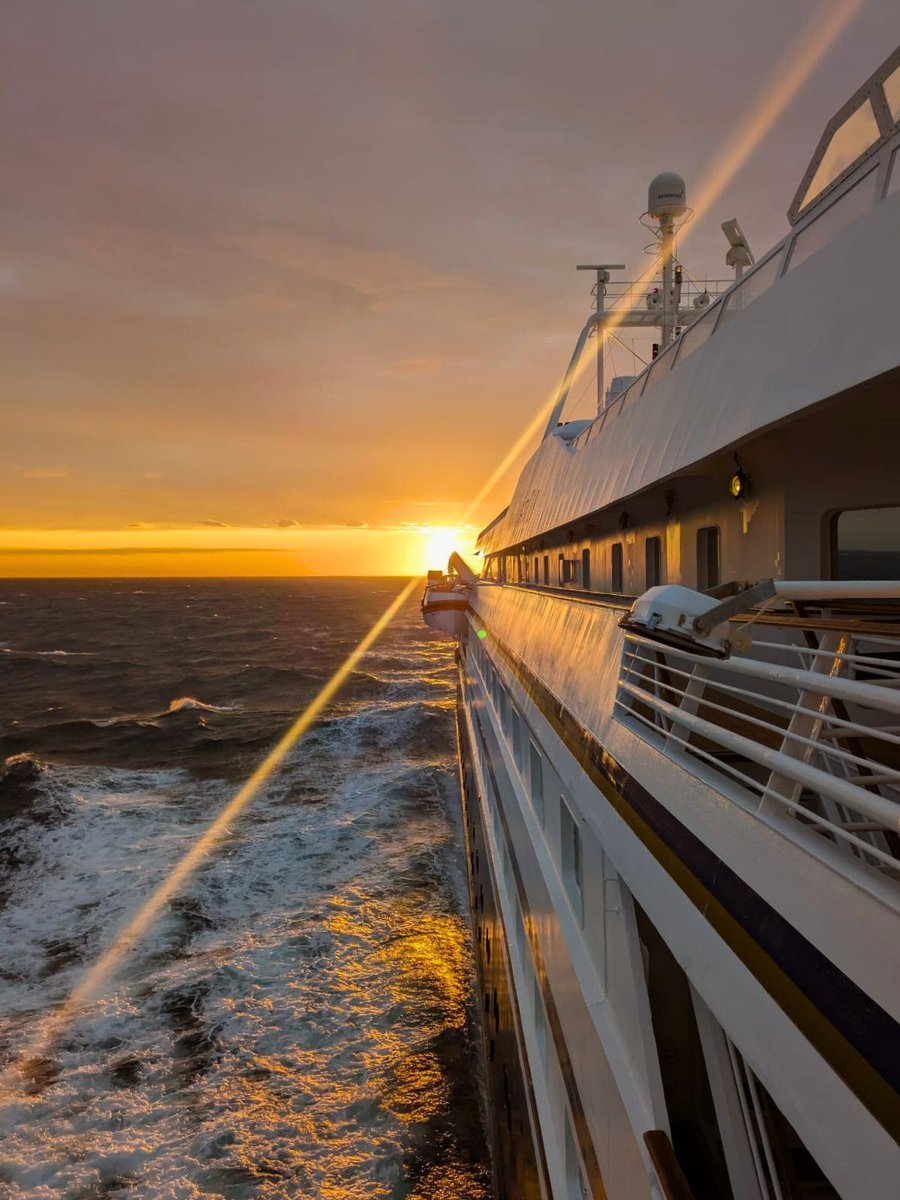 This view. This peace. This is why we yacht.

#ItsYachtingNotCruising #SeaDreamYC