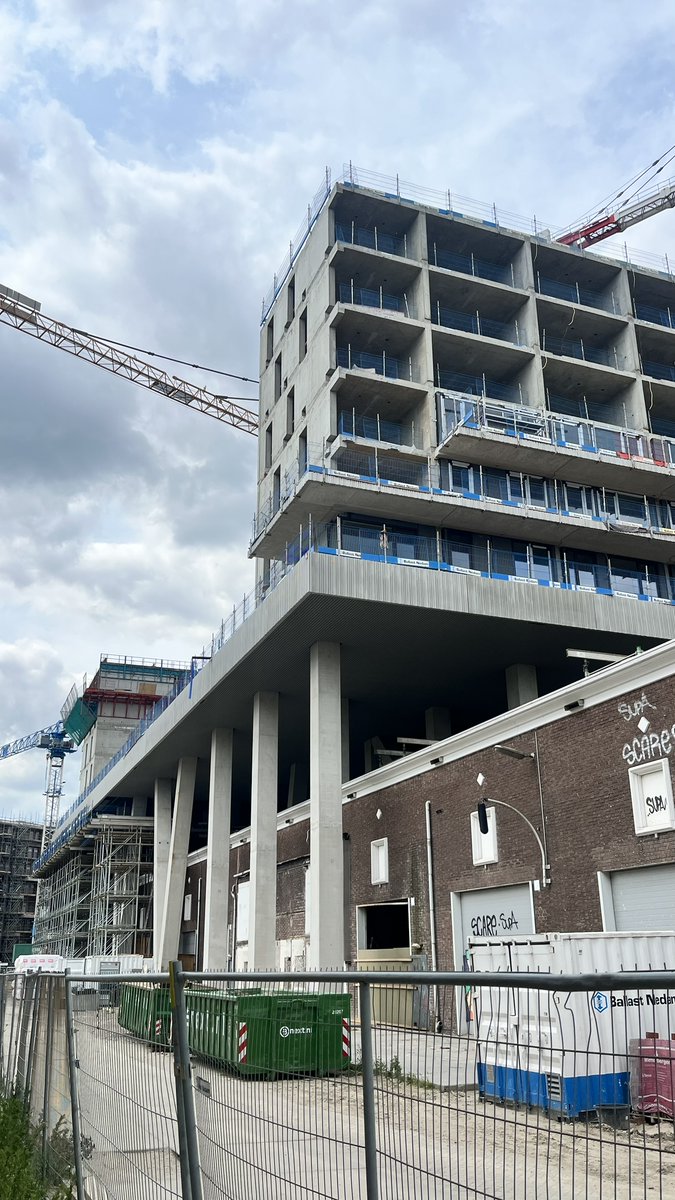 This Wednesday, the Mecanoo team visited Cartesius Utrecht — a former railway yard turned vibrant urban hub. At its core, the historic CAB building is reborn as the neighbourhood’s “Living Room,” blending heritage with 246 new homes above.