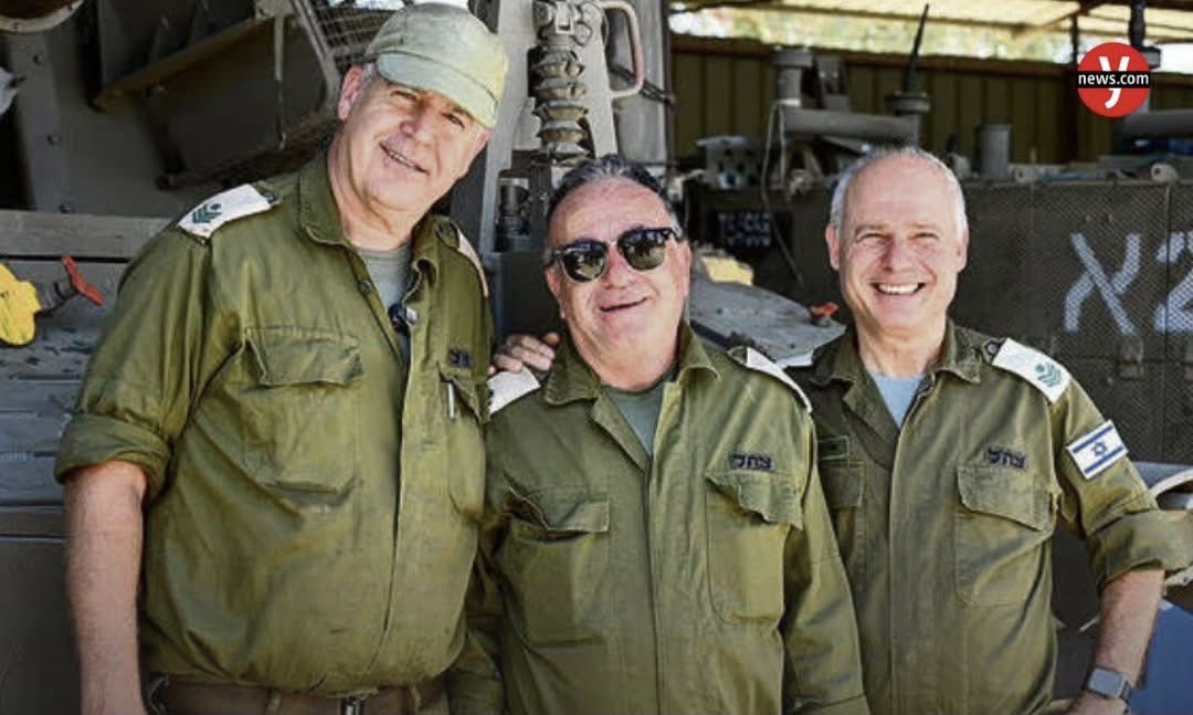 DovLipman's tweet image. THIS. IS. ISRAEL.
Meet Mott, 62.
Meet Adiel, 53.
Meet David, 65.
The three of them are longtime friends.
They saw that the IDF was having manpower issues.
And decided to do something about it.
The three of them - who served together in the IDF Artillery Corps - took out…