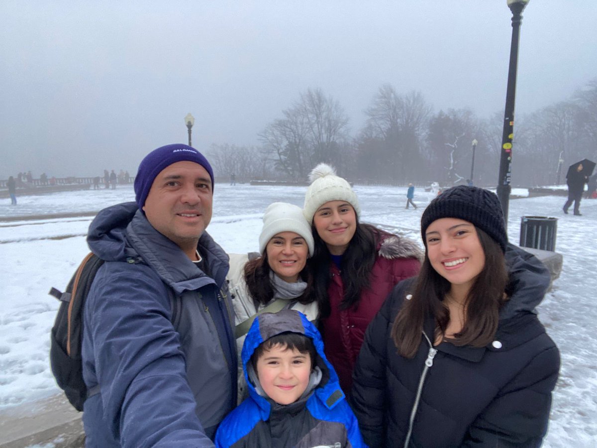 💁‍♀️🗨️ Alejandra (Puerto Vallarta, México): "Por el cumpleaños de 15 de mi hija Alexa organizamos un viaje a Canadá. Fuimos a dos espectaculares casas, una en Montreal y un departamento en el centro de Toronto. Pasamos 13 días increíbles en familia festejando a la quinceañera."