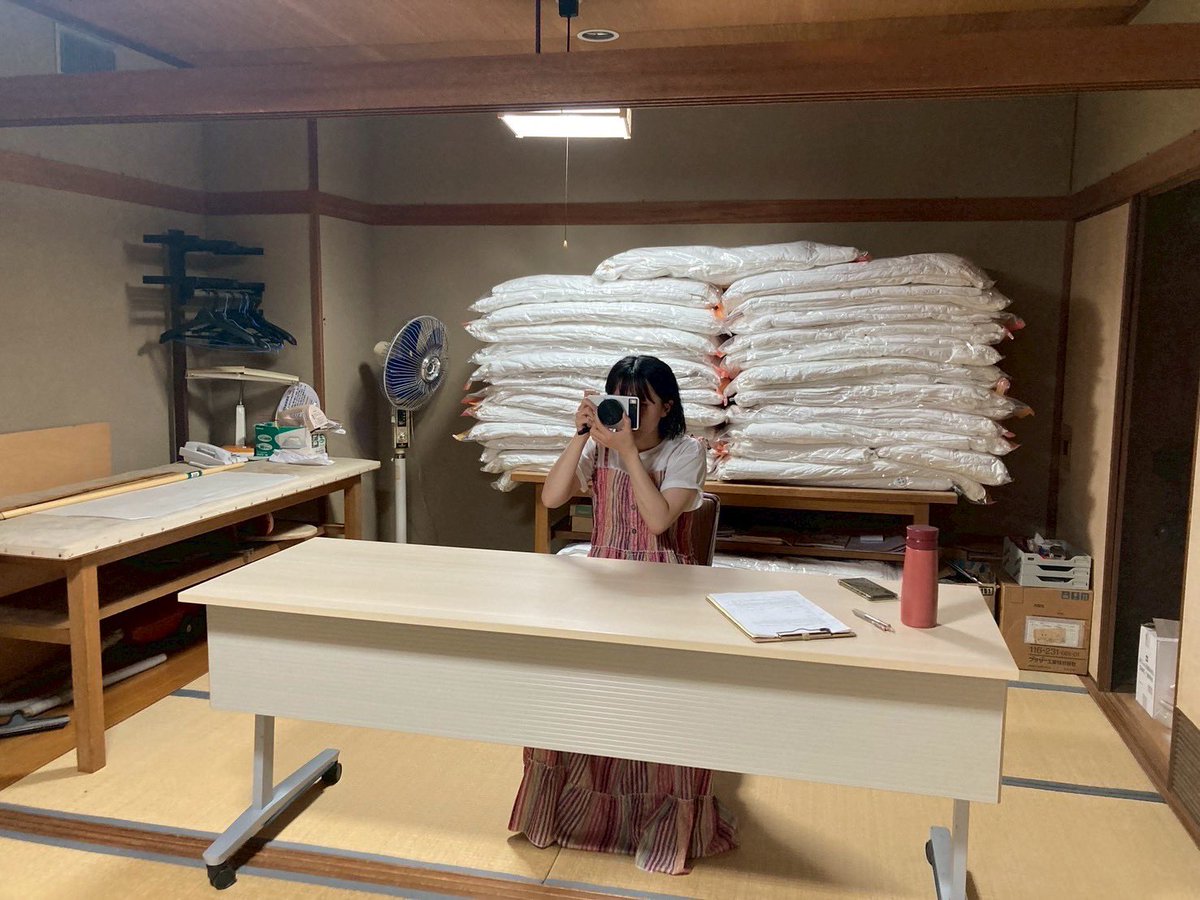 unit_comet's tweet image. #コメットモノローグ 稽古3日目。
衣装や小道具も持参で稽古!
少しずつ、台詞や身体が染み込んできた!
(と言いつつ台本を持つ鈴江)
本番まであともう少し!🏃♂️💨
#モノローグ演劇会KOCHI
#演劇祭KOCHI2025