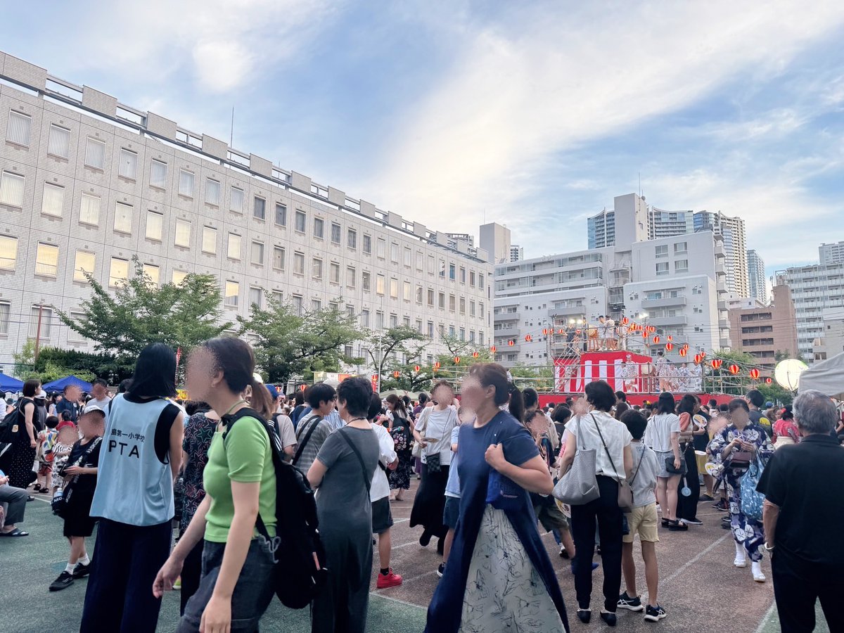 kanoaoki's tweet image. ＃月一盆踊り
すごい人・人・人
今年はどこも盆踊りが大盛況！
学校を中心としたコミュニティが育っていますね。