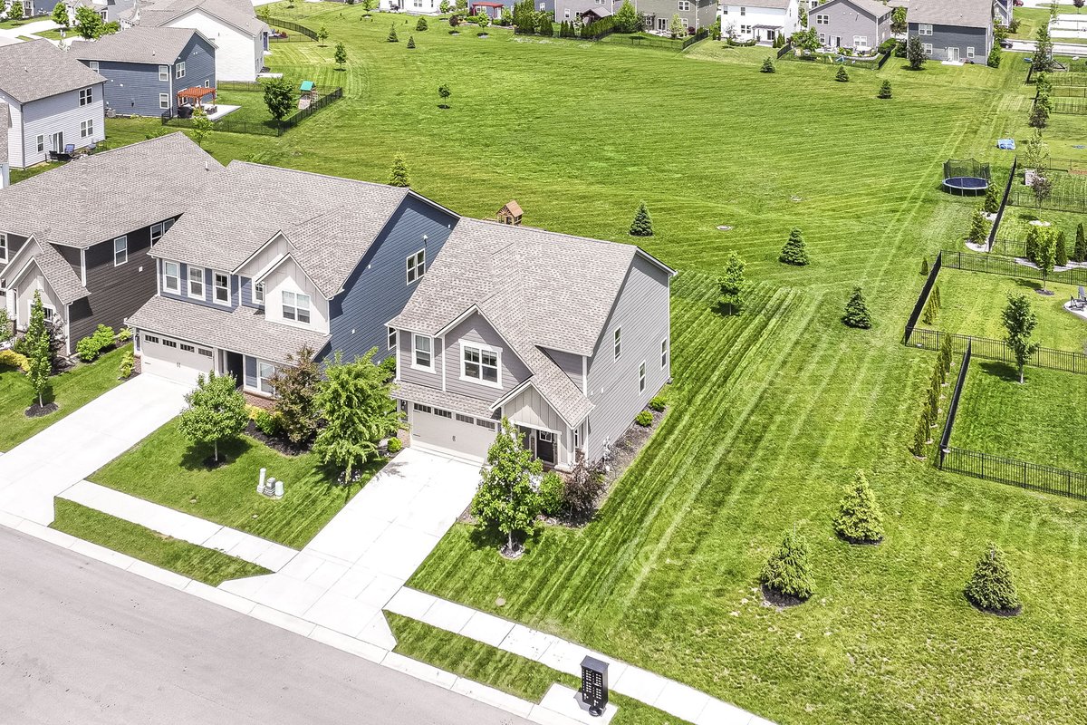 bradgough's tweet photo. Why wait to build a new home when this almost new home is available starting today? Beautiful craftsman home in like new condition adjacent to the Midland Trace Trail, ride your bike to Westfield or Noblesville. 

$374,900

For more photos and info 
https://t.co/1TW01cvLLP https://t.co/liDFterbDs
