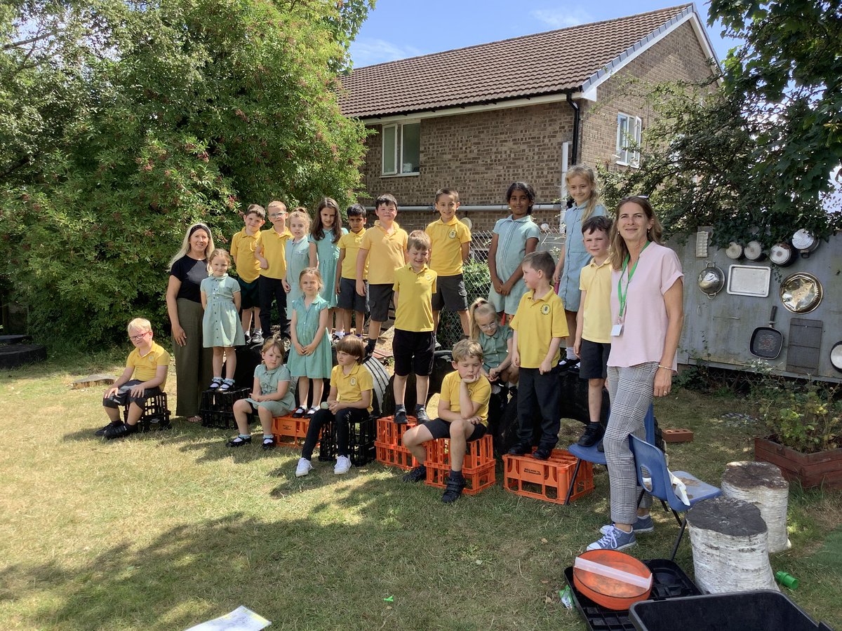 Last day in Dosbarth Carw. Enjoy the holidays. #fun #holiday