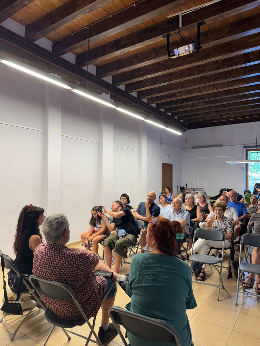 Joan M. Minguet (@jminguetb) on Twitter photo Ahir, a <a href="/ErrantFest/">Errant. Itineraris d'Art i Pensament</a> Coll de Nargó
Vam parlar amb <a href="/lidiagazquez/">Lídia Gàzquez</a> i Ivet Eroles de creació als marges.
Sala plena, gràcies <a href="/editorialfonoll/">editorial fonoll</a> pel vostre compromís
El festival Errant continua ple d'actes fins diumenge. Ahir, a <a href="/ErrantFest/">Errant. Itineraris d'Art i Pensament</a> Coll de Nargó
Vam parlar amb <a href="/lidiagazquez/">Lídia Gàzquez</a> i Ivet Eroles de creació als marges.
Sala plena, gràcies <a href="/editorialfonoll/">editorial fonoll</a> pel vostre compromís
El festival Errant continua ple d'actes fins diumenge.