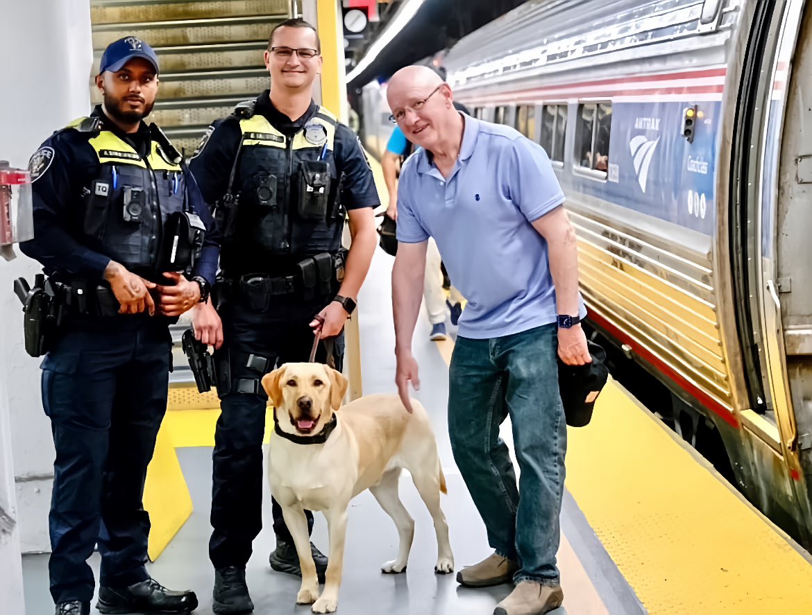 JoeFox's tweet image. One reason I&apos;m rarely in my apartment is because I would miss special moments like these. Meet Amtrak PO Anthony Shamsundar. - Graduated top 10% NYPD Academy
- Officer of the Year for N.Y Division
- EMT with the FDNY prior
- Currently Field Intelligence Officer
- Member of the…