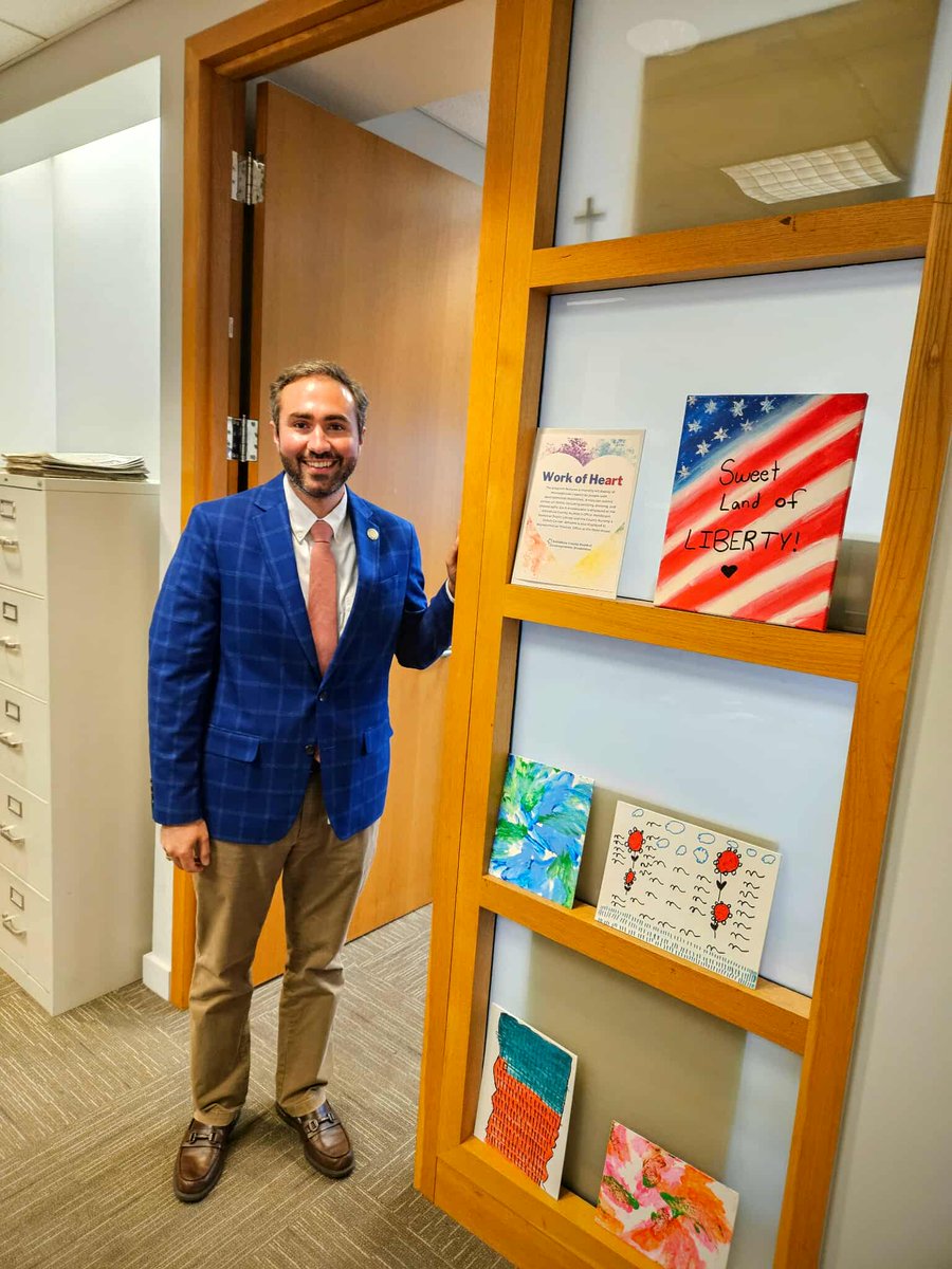 DavidThomasOH's tweet image. New artwork displayed in our Columbus office from Individuals with the Ashtabula County Board of Developmental Disabilities ! Nicole did this beautiful patriotic work 🇺🇲