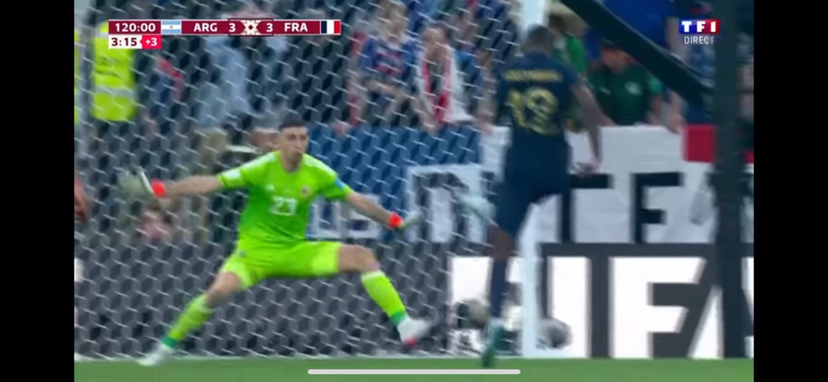 Nous quand on poste une tier list en mode #hottake et que enft tout twitter valide la tier list